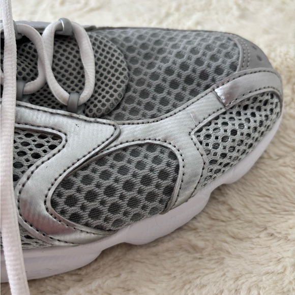 Nike Gray and White Mesh Sneakers(A142) main image 8